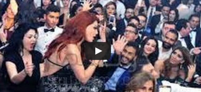 بالفيديو - شجار بين شابين كاد يفسد حفل هيفاء وهبي في القاهرة 