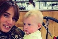 زينة تشارك في كذبة أبريل: عز يبكي تحت أقدام أبنائه ويقول سامحوني