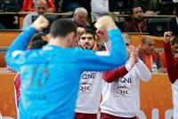 حارس مرمى برشلونة يتألق ويقود قطر للمربع الذهبي
