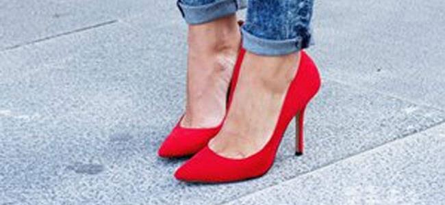  كيف ترتدين الحذاء الأحمر بأناقة عالية؟