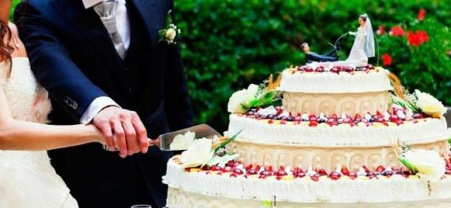 أيها الأزواج: كعكة الزفاف تفضحكم