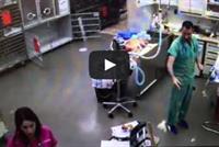 فيديو  شاهد ماذا فعل طبيب مع ممرضة في غرفة العمليات!؟